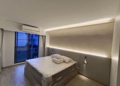 Modern bedroom with a large bed and ambient lighting