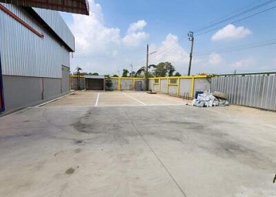 Spacious industrial property