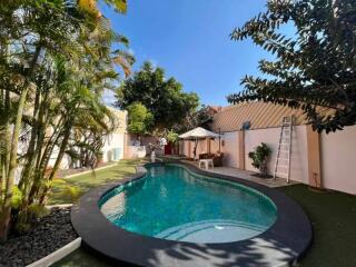 Backyard with a swimming pool