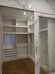 Modern walk-in closet with marble design