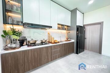 Luxury Living in Pattaya and Brand new house, fully furnished.