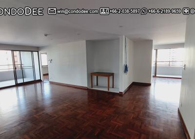 Renovated Large Condo Sukhumvit 23 Sale