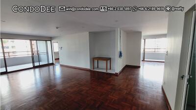 Renovated Large Condo Sukhumvit 23 Sale