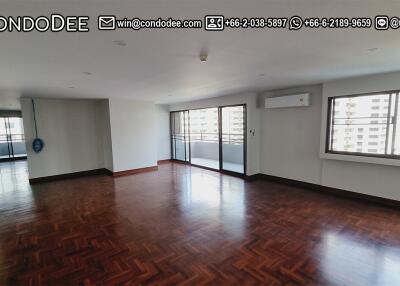 Renovated Large Condo Sukhumvit 23 Sale