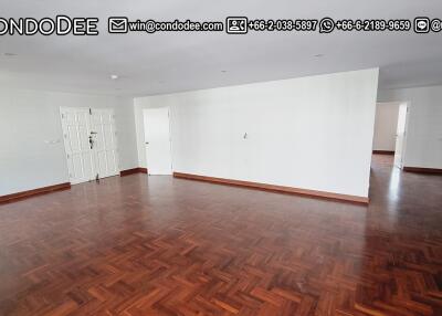 Renovated Large Condo Sukhumvit 23 Sale