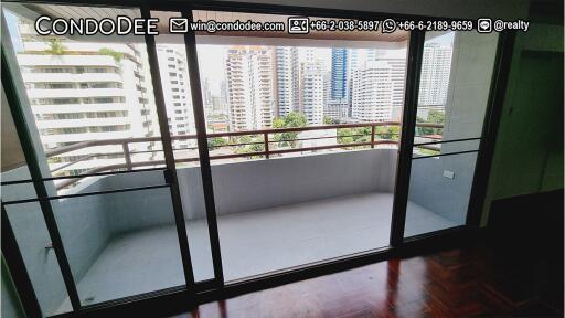 Renovated Large Condo Sukhumvit 23 Sale