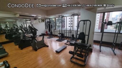 Renovated Large Condo Sukhumvit 23 Sale