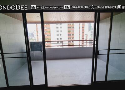 Renovated Large Condo Sukhumvit 23 Sale