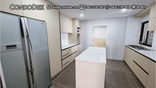 Renovated Large Condo Sukhumvit 23 Sale