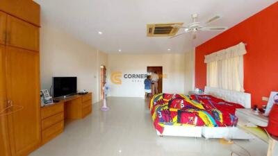 4 bedroom House in Lakeside Court 1 East Pattaya