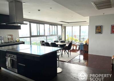 2-BR Condo at Lake Green near BTS Asok