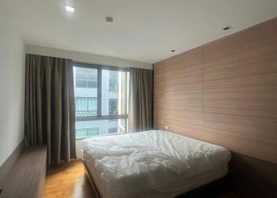 2-BR Condo at Issara @ 42 Sukhumvit Condominium near BTS Ekkamai