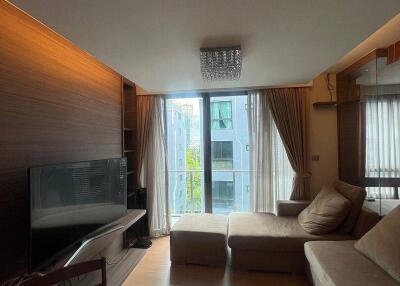 2-BR Condo at Issara @ 42 Sukhumvit Condominium near BTS Ekkamai