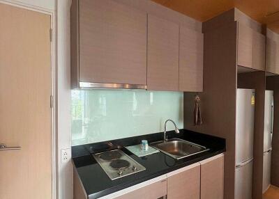 2-BR Condo at Issara @ 42 Sukhumvit Condominium near BTS Ekkamai