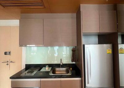 2-BR Condo at Issara @ 42 Sukhumvit Condominium near BTS Ekkamai