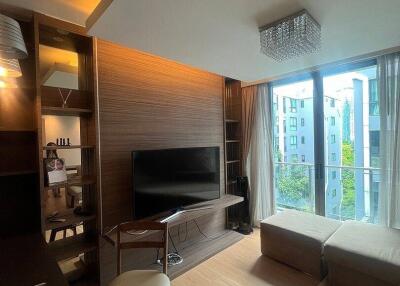 2-BR Condo at Issara @ 42 Sukhumvit Condominium near BTS Ekkamai