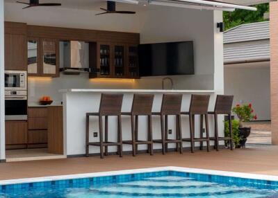 Brand new 5 bed luxury pool villa for sale in Muang Chiang Mai