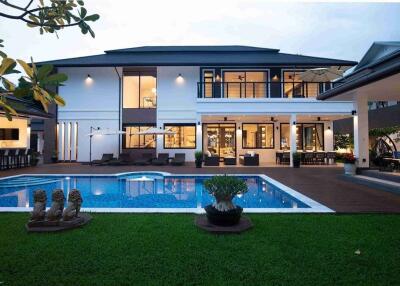 Brand new 5 bed luxury pool villa for sale in Muang Chiang Mai