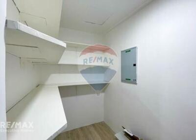 Newly Renovated Duplex with 3 Bedrooms, Steps Away from ThongLor BTS