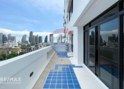 Newly Renovated Duplex with 3 Bedrooms, Steps Away from ThongLor BTS