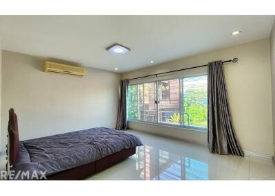 Modern 4 Bed House for Rent with Garden near Phromphong BTS