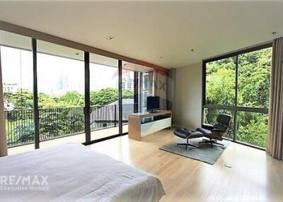 Spacious 3-Bedroom Plus Office Condo in Thonglor