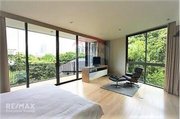 Spacious 3-Bedroom Plus Office Condo in Thonglor