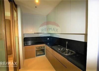 Spacious 3-Bedroom Plus Office Condo in Thonglor