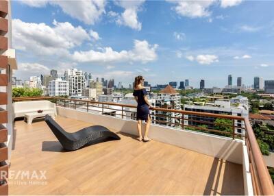 Newly Renovated 2-Bedroom Condo with Large Balcony and BTS Phloen Chit View