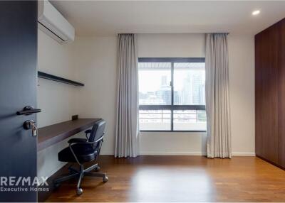 Newly Renovated 2-Bedroom Condo with Large Balcony and BTS Phloen Chit View