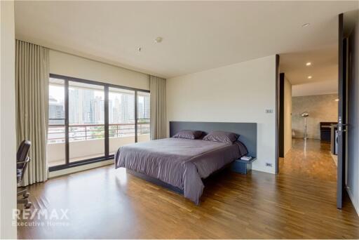 Newly Renovated 2-Bedroom Condo with Large Balcony and Nice View, 13 Mins Walk to BTS Phloen Chit