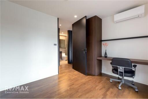 Newly Renovated 2-Bedroom Condo with Large Balcony and Nice View, 13 Mins Walk to BTS Phloen Chit