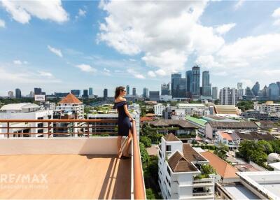 Newly Renovated 2-Bedroom Condo with Large Balcony and Nice View, 13 Mins Walk to BTS Phloen Chit