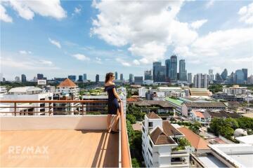 Newly Renovated 2-Bedroom Condo with Large Balcony and Nice View, 13 Mins Walk to BTS Phloen Chit