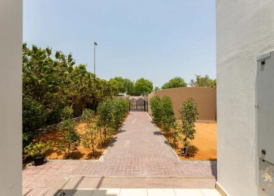 Unfurnished Villa  Private Garden  Big Layout