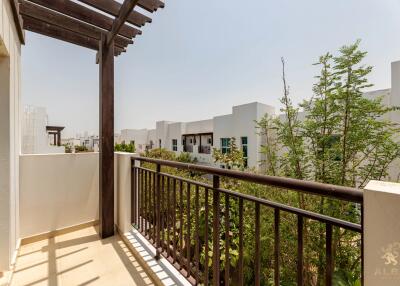 Unfurnished Villa  Private Garden  Big Layout