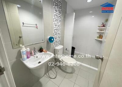 Modern bathroom with white fixtures and ample lighting