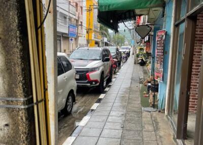 Street view with cars and sidewalk