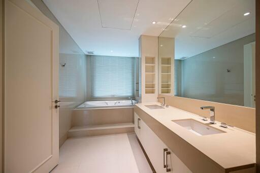 Modern bathroom with large mirror and bathtub