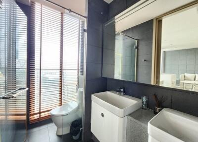 Modern bathroom with large mirror and natural light