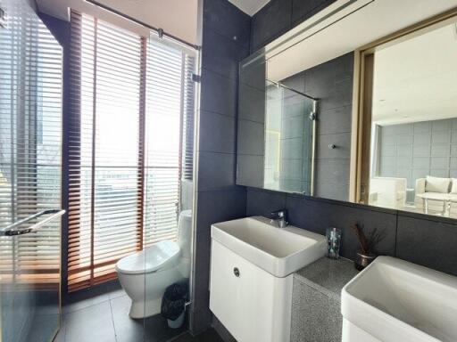 Modern bathroom with large mirror and natural light