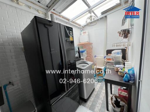 laundry room with appliances