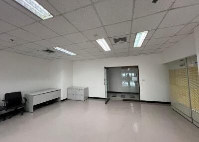 For Sale and Rent Bangkok Office Sukhumvit BTS Ekkamai Watthana