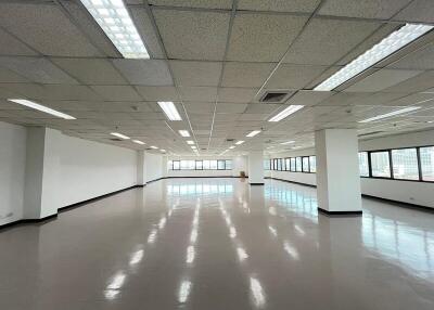 For Sale and Rent Bangkok Office Sukhumvit BTS Ekkamai Watthana