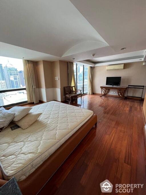 3-BR Condo at Somkid Gardens Condominium near BTS Chit Lom