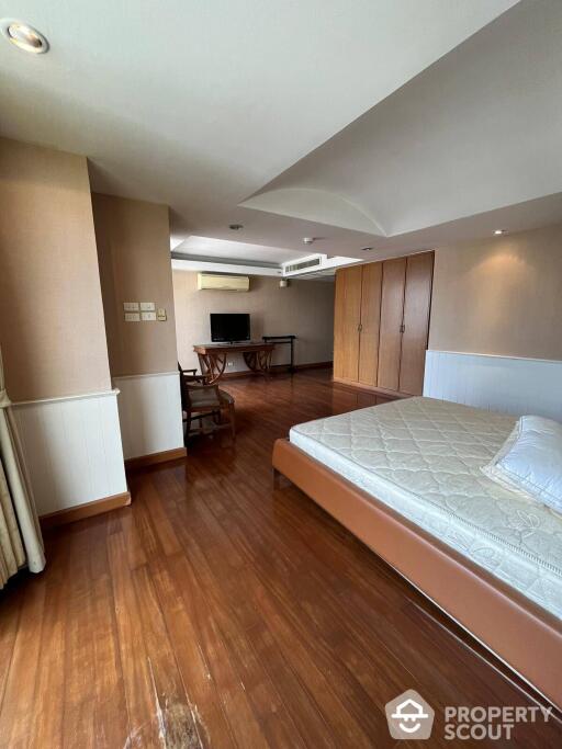 3-BR Condo at Somkid Gardens Condominium near BTS Chit Lom