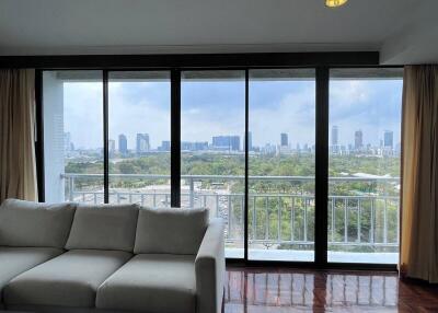 2-BR Condo at Lake Green near BTS Asok