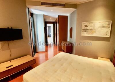 2 Bedrooms Furnished Condo with Balcony at The Infinity - Sathorn