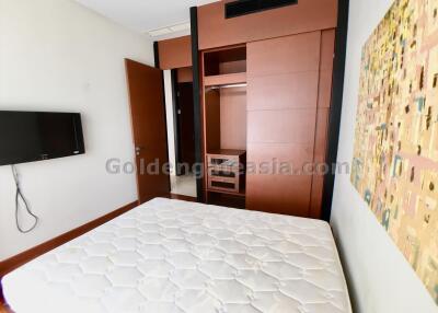 2 Bedrooms Furnished Condo with Balcony at The Infinity - Sathorn