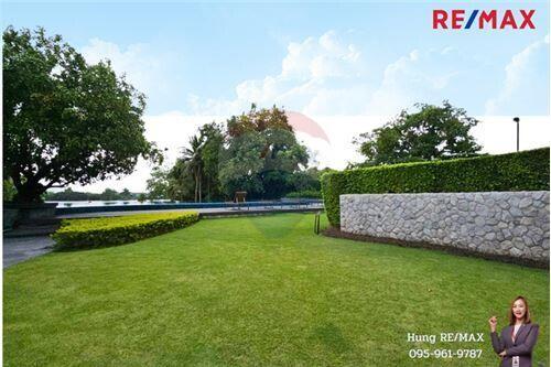 33 Sqm., 1 Bed Condo listed for ฿ 3,190,000.